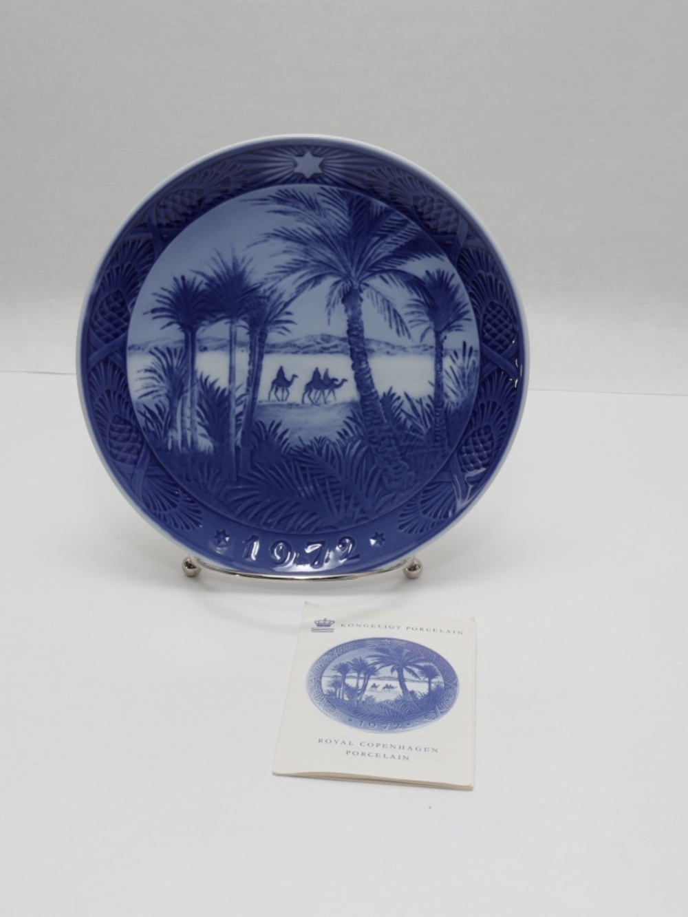 1972 Royal Copenhagen Christmas Plate "In The Desert" - Mint Condition 7.25"